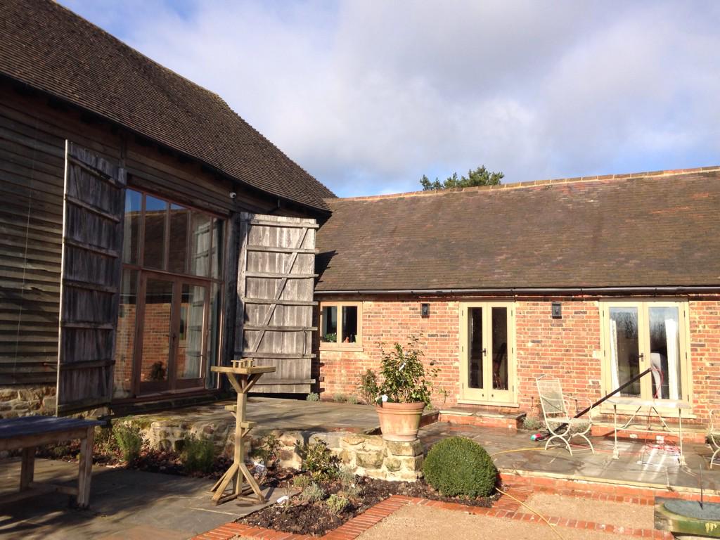 Your_Windows's tweet photo. Cleaned this wonderful barn conversion in Cuckfield today. #residentialwindowcleaning #sussex #windowcleaning http://t.co/8YUIUJPErh