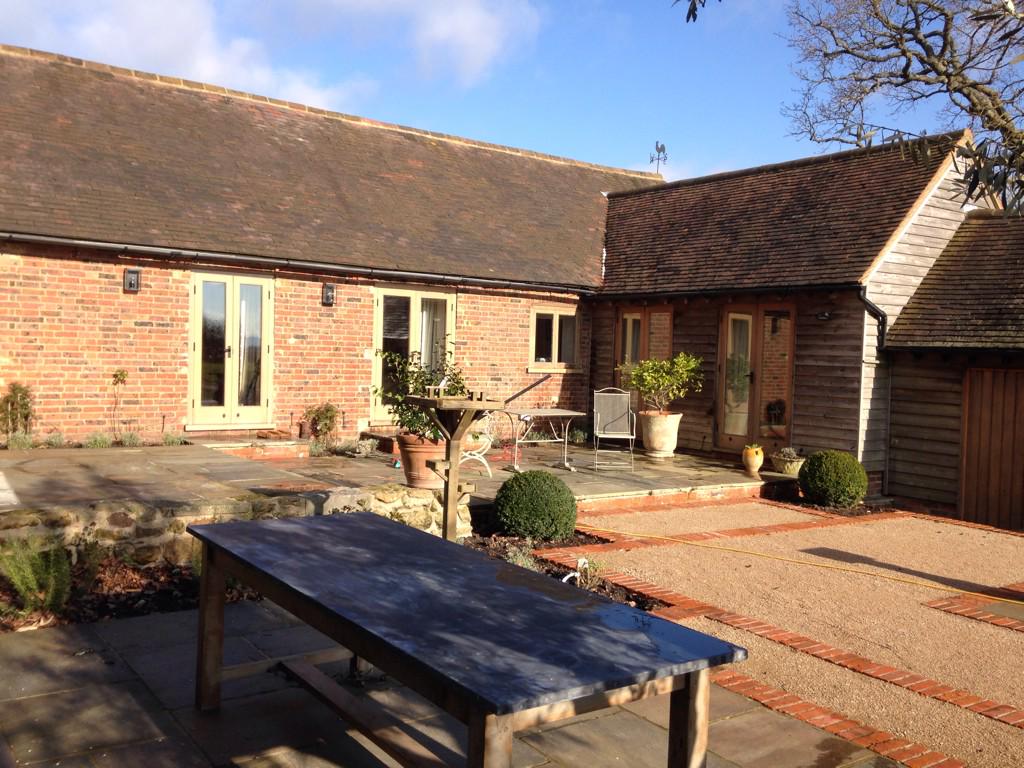 Your_Windows's tweet photo. Cleaned this wonderful barn conversion in Cuckfield today. #residentialwindowcleaning #sussex #windowcleaning http://t.co/8YUIUJPErh