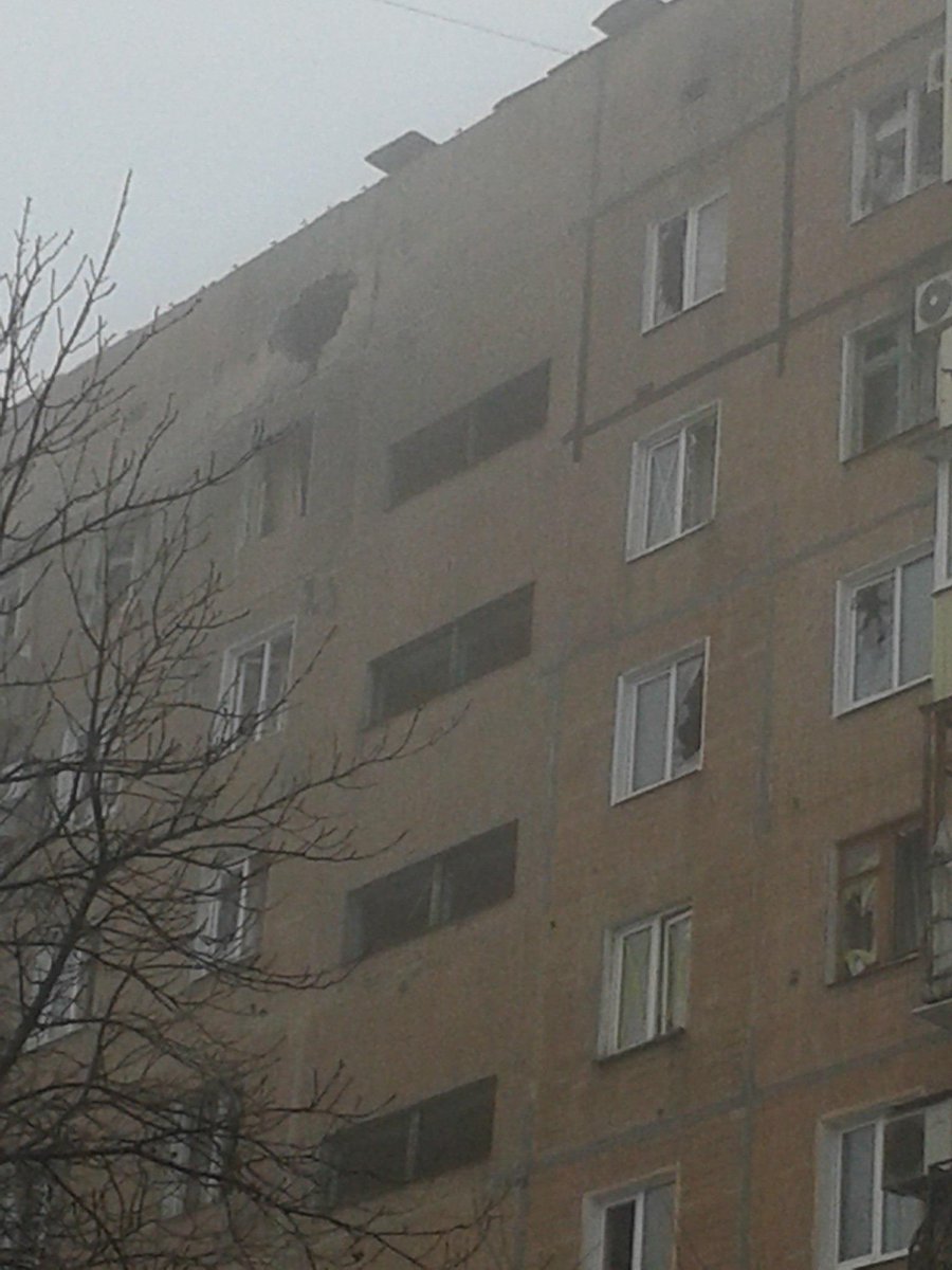 666_mancer's tweet photo. #Донецк, ул.Куйбышева 209 и 211, последствия обстрела 30/01/15 #russianukrainianwar http://t.co/NK0woUC8xT