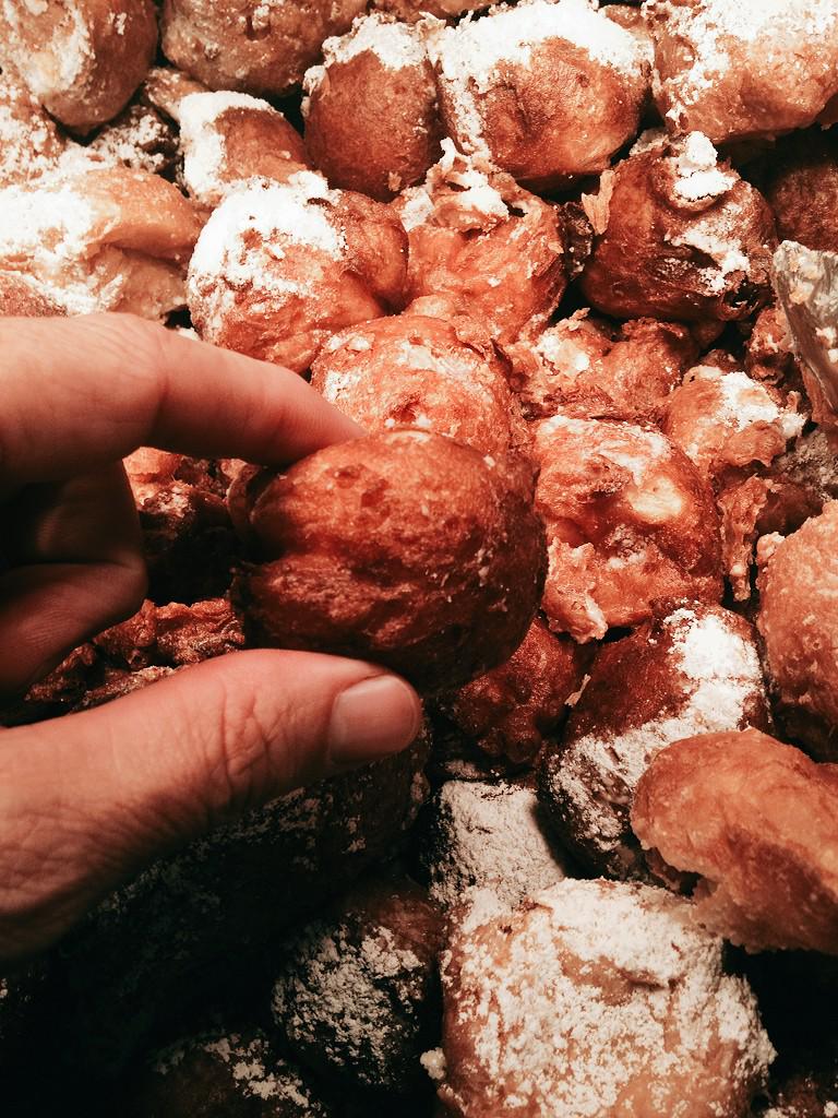 lodapanini's tweet photo. It's Friday come downtown for some good grub!!!!! #beignets http://t.co/T3m0ilBpsR