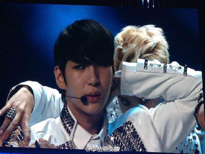 B8mvPVtIIAAFq-l.jpg:large