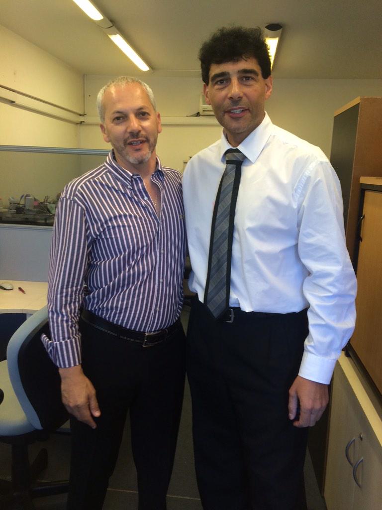 ArielGurmandi's tweet photo. Tras 3 años 2 potencias se saludan. @rgva y @draturr2010 a la izquierda el de derecha. Sigan arreglando el país... http://t.co/9VsP5KRohB