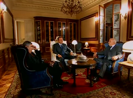 SEN ÇİFTLİKTE AT TIMAR EDERKEN
BİZ İNSAN TIMAR EDİYORDUK
İHANET SENİ BARON YAPANLARI HİÇE SAYMAKTIR