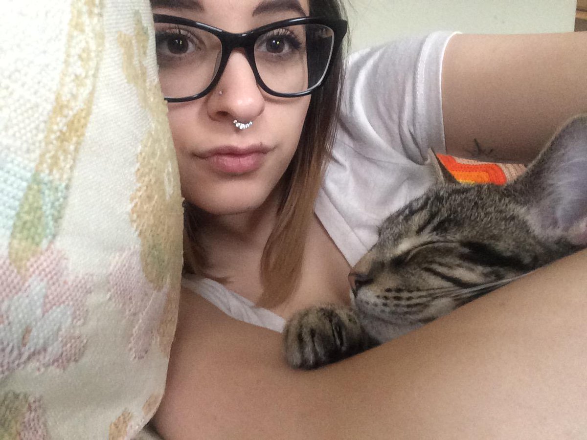 JeezeBecca's tweet photo. When you've got stuff to do but the kitty is sleepin x) http://t.co/FqIJLP2uU3