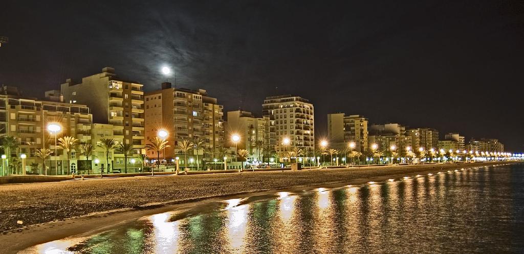 AlmeriaPostureo's tweet photo. Sæcios, que suerte tenemos los Almerienses de que nuestra ciudad nos de las buenas noches así ... http://t.co/7rbkTJxsH2