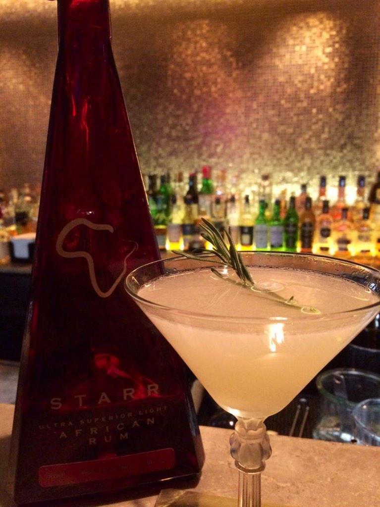 STARRrum's tweet photo. “AFRICAN MARTINI” by CARLA SCHULL #QIUbar #MANDALAhotel #BERLIN #AFRICANrum #madeinAFRICA #STARRrum @mandalaberlin http://t.co/ncQzv56Z7u