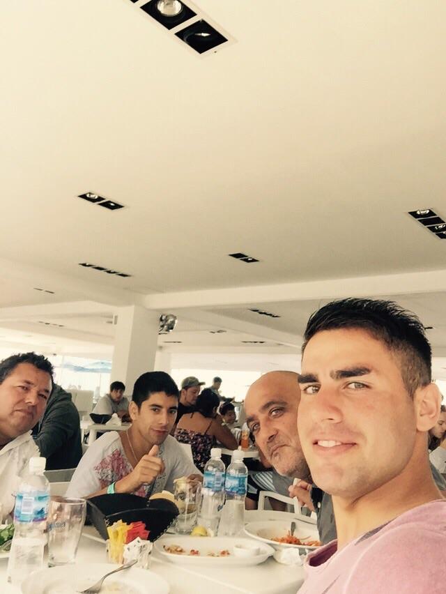 coco7correa's tweet photo. Con amigos http://t.co/YBzWRCivS6
