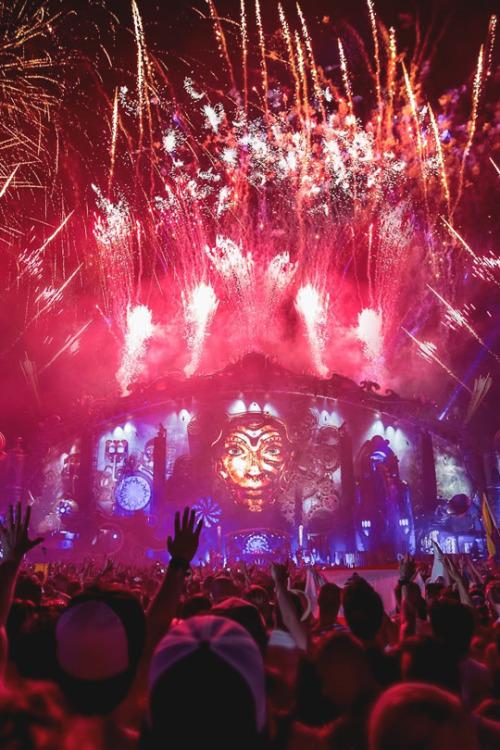 iIovesickdrops's tweet photo. Places I'd rather be: @Tomorrowland http://t.co/Okamz3795p