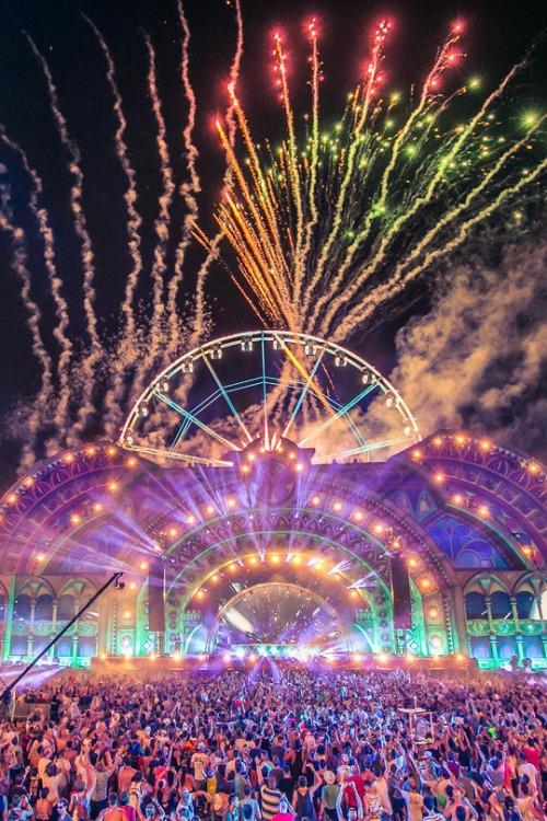 iIovesickdrops's tweet photo. Places I'd rather be: @Tomorrowland http://t.co/Okamz3795p