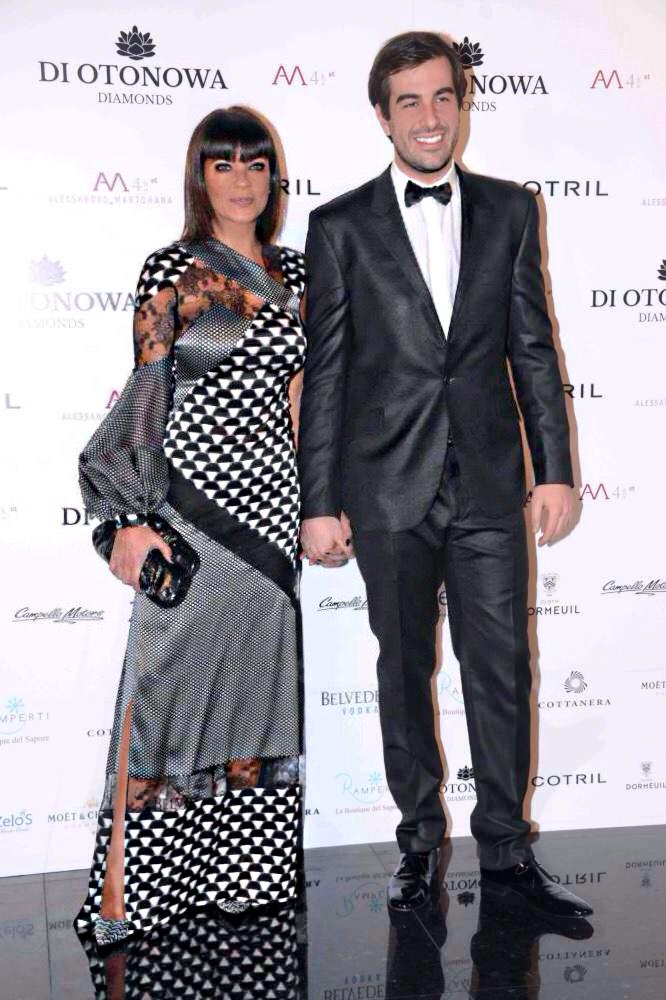 analauraribas6's tweet photo. Io ed il mio amore #MartoranasParty #AM41 @SARTORANA @JohnRichmond_ @UnLace_Official http://t.co/wWlEMk3NsR