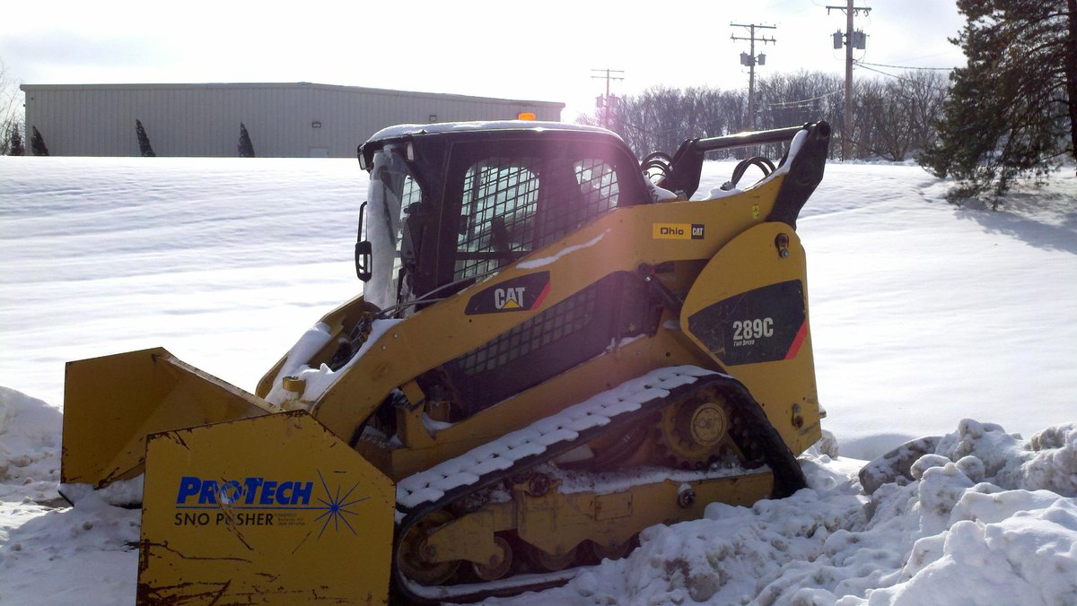 OhioCAT1's tweet photo. It's going to be a snowy weekend in #Ohio. Our #289C is #BuiltForIt.
Are your snow boxes ready? #MyJanuaryIn5Words http://t.co/QBg47XLULa
