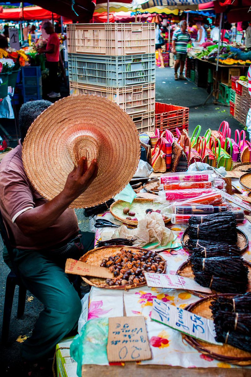 PPonchon's tweet photo. #Collection974 - Petit tour au marché de #SaintPaul http://t.co/RmLIyOvK3o #LaReunion #Team974 #GoToReunion http://t.co/eXDsC9rqul