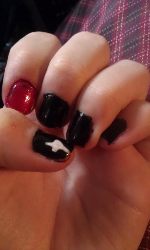 Horror_Queen666's tweet photo. My nails xD I just got bored and you know thats what happens http://t.co/dywlYmpcYQ