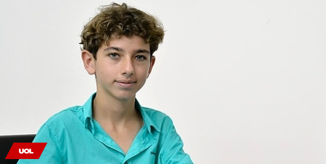 UOL's tweet photo. José Victor, o já famoso "menino de 14 anos que passou em medicina", vira assunto no Twitter http://t.co/t7tP6vPFzf http://t.co/l0QtkVej7Q