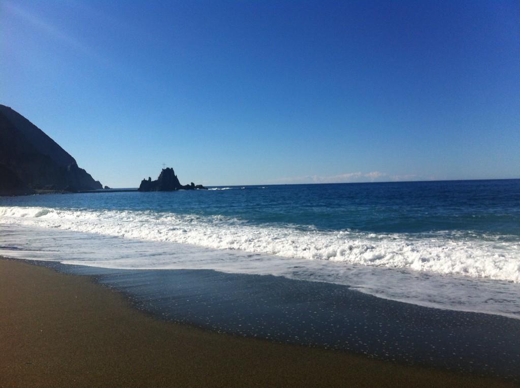 tresi1273's tweet photo. Impossibile non fare click 💕 Another beautiful day in #Liguria #Liguritudine #VisitRiviera #SestriLevante #beach http://t.co/EoSHQKvt8z