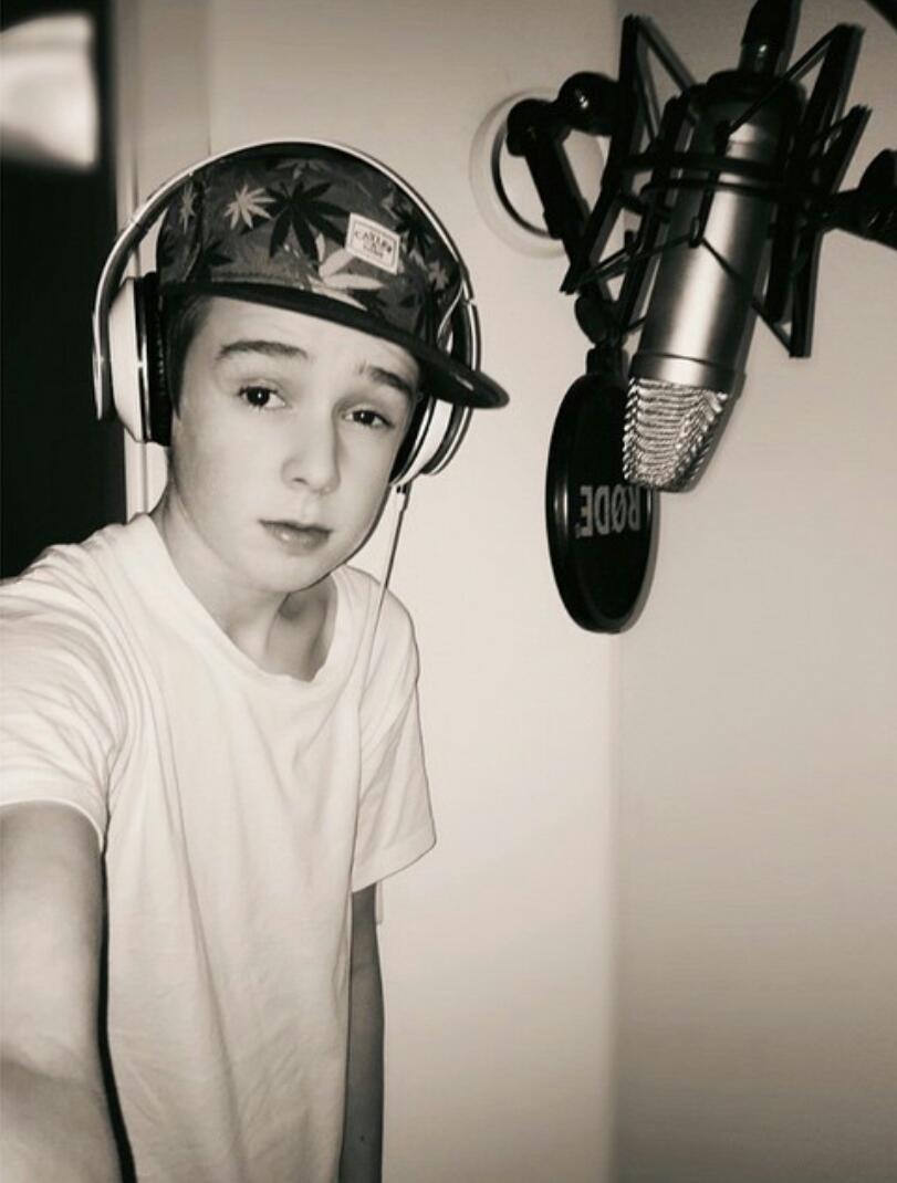 _jadenbojen_'s tweet photo. Studio with @lr_rieger ❤️ http://t.co/R59Zq0R8kn