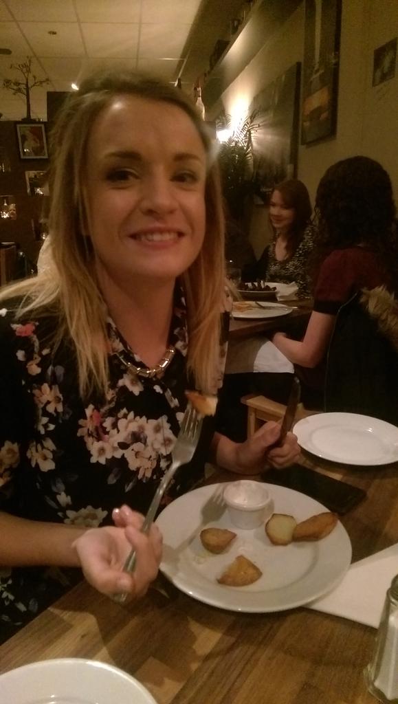 RachaelSmith's tweet photo. #rachaellovespotatoskins #girlsnightout http://t.co/tqsPF2y85X