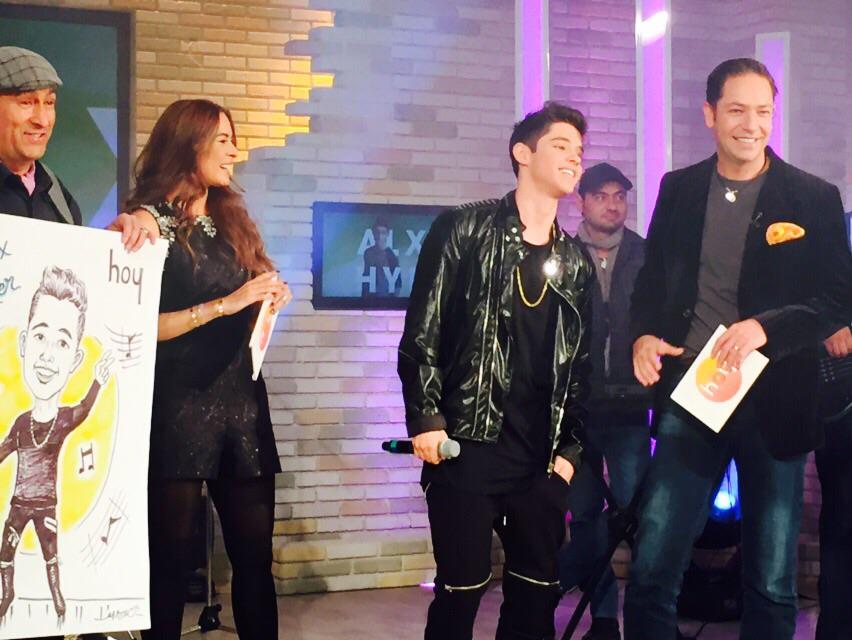 hoyerofficial's tweet photo. Hey, gracias! 😍 Espero que les haya gustado! Nos vemos en el Metropolitan 🎤 http://t.co/KXWWTpCQwF