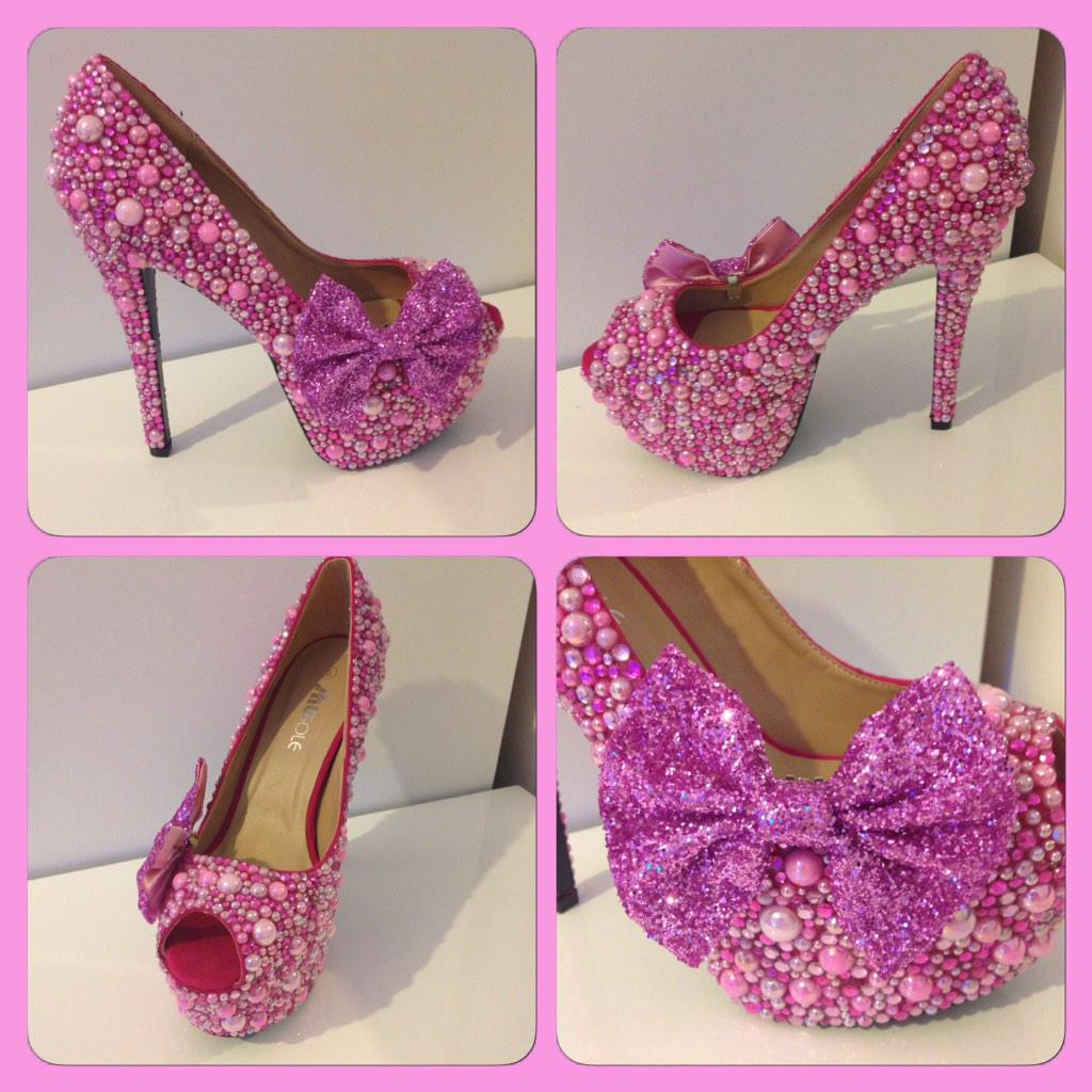 CrystalCouture6's tweet photo. Pink pearl &amp; crystal encrusted peep toes with glitter bows 💗💗 http://t.co/LTii6QhD9T