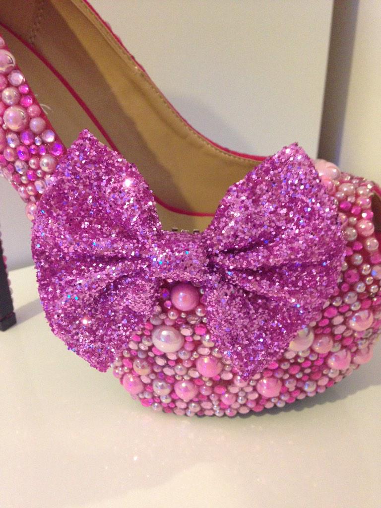 CrystalCouture6's tweet photo. Pink pearl &amp; crystal encrusted peep toes with glitter bows 💗💗 http://t.co/LTii6QhD9T