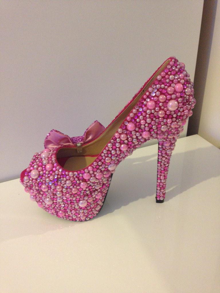 CrystalCouture6's tweet photo. Pink pearl &amp; crystal encrusted peep toes with glitter bows 💗💗 http://t.co/LTii6QhD9T