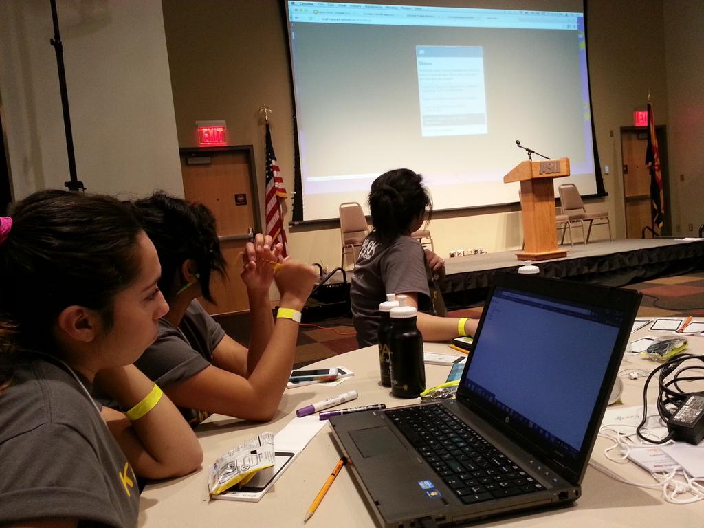 jhmorris's tweet image. HTML/CSS overview at #SparkApp.  #cvhsengineering