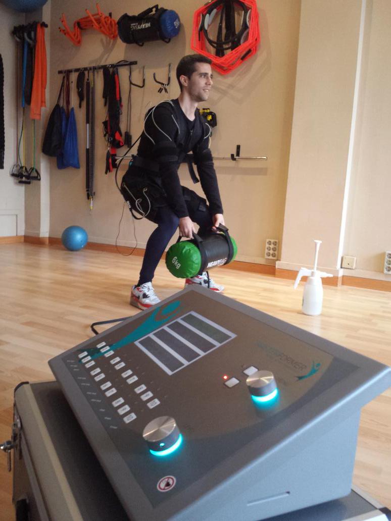 fernandobru85's tweet photo. Ya tenemos el nuevo método de entrenamiento estimulado, pruébalo gratis en manos de profesionales. @sevillaentrena http://t.co/c5mtSvV6TB
