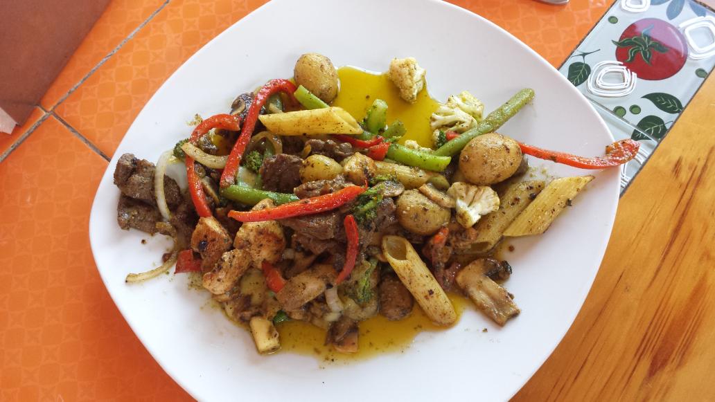 Cilantro_Tuxtla's tweet photo. #Viernes #HoyTocaCilantro #Tuxtla Disfruta de nuestros deliciosos platillos con nuestra barra libre de ingredientes http://t.co/FqT6JrljHV