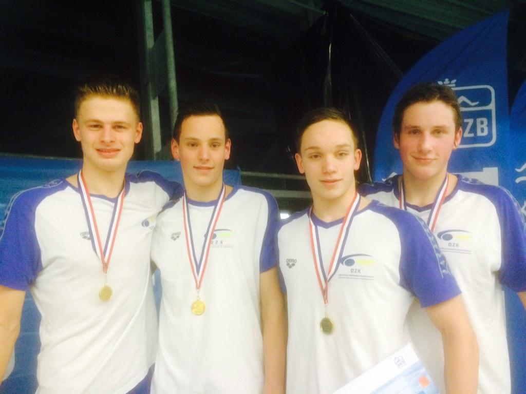 swimjos's tweet photo. Niet PSV, de Dolfijn of AZ&amp;PC breken 8min grens op 4x200 vrij maar Junioren De Zeeuwse Kust #NJJKkb15 http://t.co/EPsZMJc5hv
