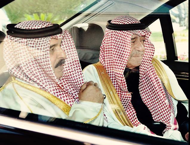 st1994_'s tweet photo. صاحب السمو الملكي #الامير_مقرن_بن_عبدالعزيز #ولي_العهد وجلالة الملك حمد http://t.co/JDUPf52t3g