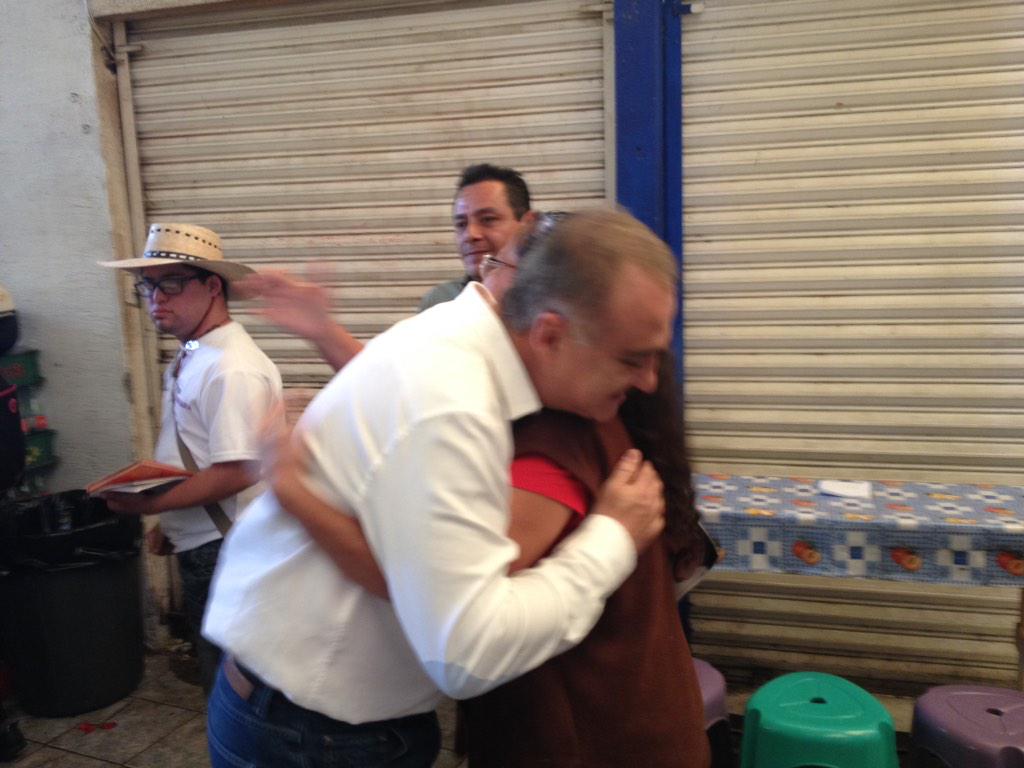 JulioMitre_'s tweet photo. Acompaño a @jorgemesseguer en recorrido con comerciantes de la #PlazaLido en el centro de #Cuernavaca #DimeComoSi http://t.co/YNKZidZTs7