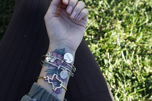EndofRetail's tweet photo. Check out some of our newest EOR additions! #sale #jewelry #bangle #new http://t.co/duQGG1WI9n