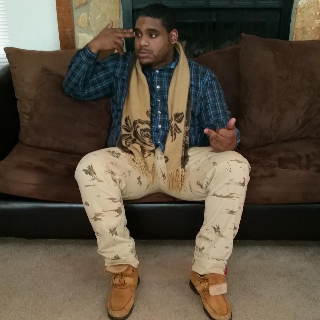 Flothadon_'s tweet photo. 1 shot 2 Tha head 4 these f*K n*ggaz !! #goharderent #stateNdaObvious http://t.co/TSqsYhmMZR
