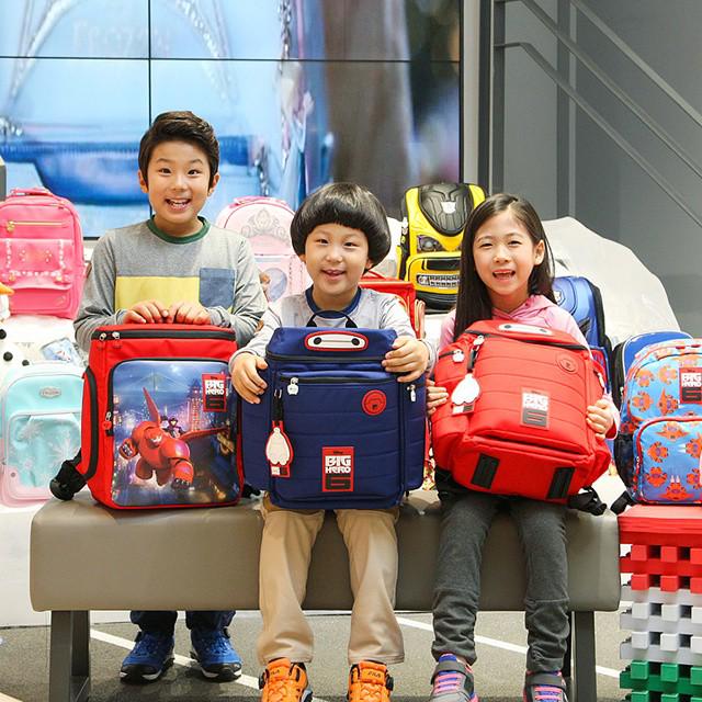 I_am_Baymax's tweet photo. Kids can now bring me to school! 
RT @HermosaKorea1 http://t.co/tFCCCFRIz1 #BigHero6 #MeetBaymax #Baymax http://t.co/1EGp7JTpiE