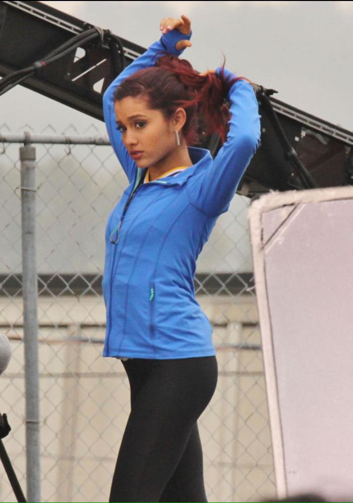 Where are Ariana Grande's pants?