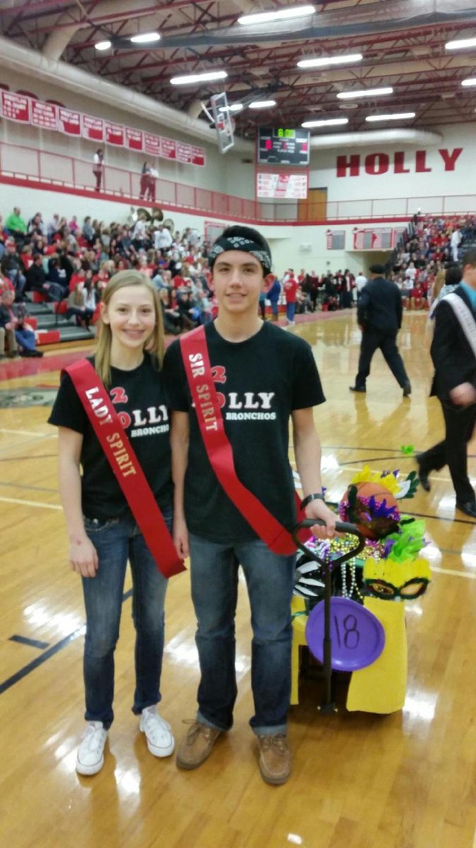 kimnadrowski's tweet photo. “@mamachmura: Freshman lady and sir spirit 2015 http://t.co/jnq13pnaYf” /YAY Nina!