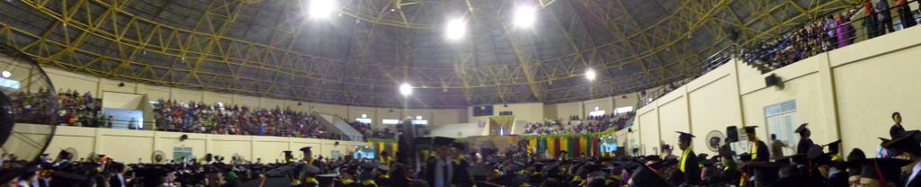 infoRIAU's tweet photo. 1670 Peserta, Hari Ini Kampus UIR capai REKOR WISUDA PALING RAMAI sejak berdiri tahun 1962.

[pic] @dippoutomo

http://t.co/DRKh56u847