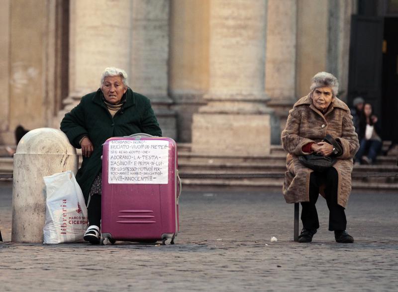 Rome Vatican Offers Haircuts Shaves Showers Homeless