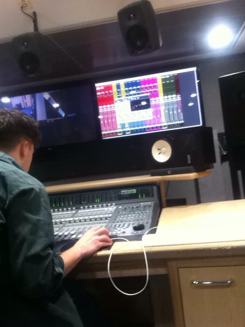 EmprosAudio's tweet photo. Mixing a single for our very own @Jackjames17 #musicproduction #mixing #c24 http://t.co/5lMAlo5vXw