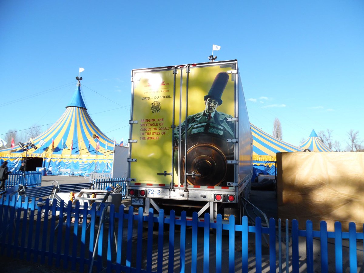 SirGraphic's tweet photo. CIRQUE DE SOLEIL TRAILER REARS #cirquedesoleil #trailergraphics http://t.co/y1AqhRE6gn