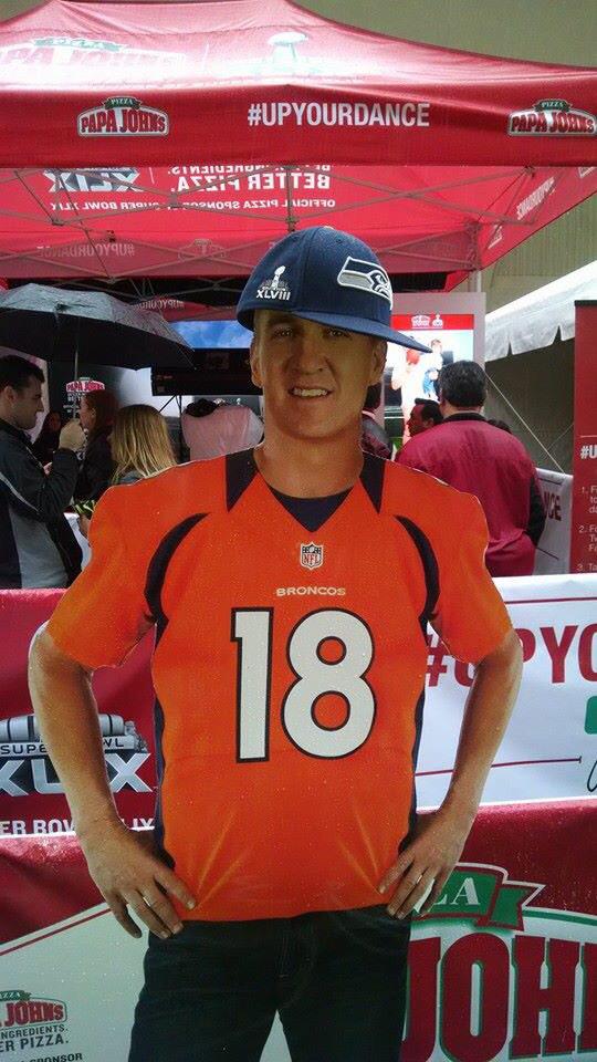 Bledsoefan93's tweet photo. @PapaJohns In Phoenix for the Super Bowl. Ran into Peyton! He said he wants to support a winner! Go Hawks! http://t.co/CirdnQwOjJ