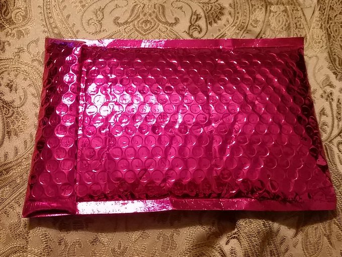 I ♡ presents. Expecially when they are pink and shiny!! http://t.co/yYvJNpLTgX<a href="/tag/goals"class="tags"><span>#goals</span></a><a href="/tag/damm"class="tags"><span>#damm</span></a>
