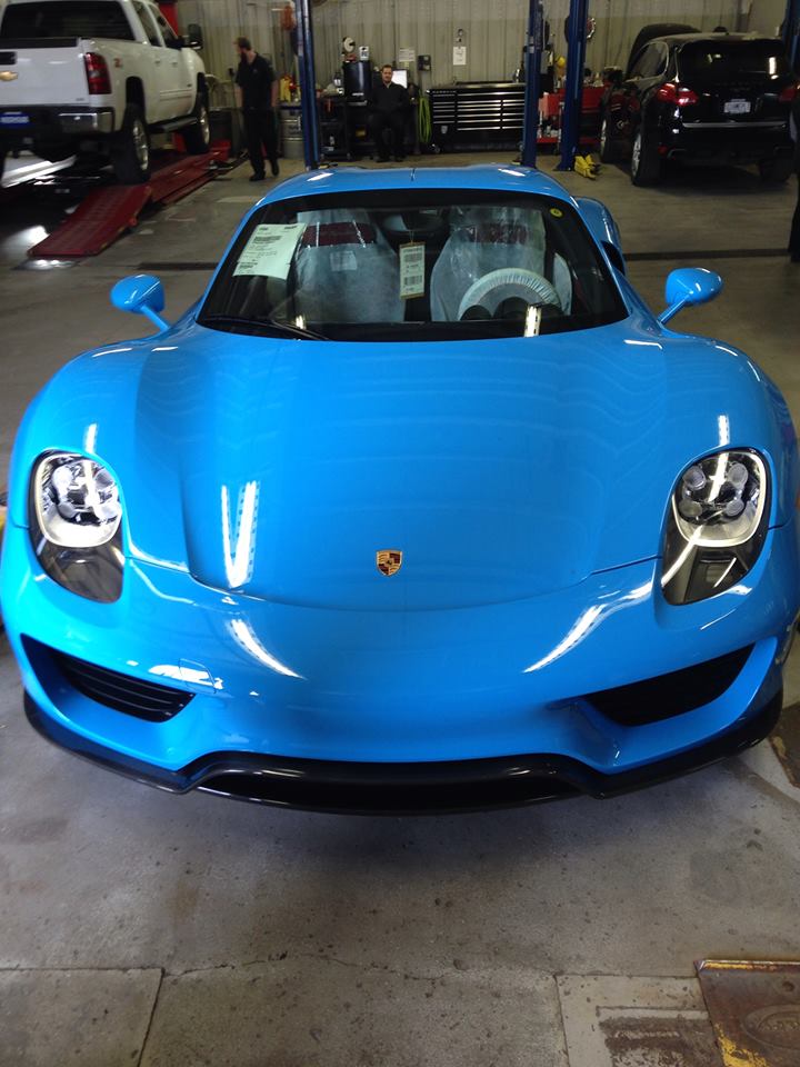 Porsche911UK's tweet photo. “@PorscheOmaha: 944ft lbs of torque has never looked so good. #918Spyder #Porsche918 http://t.co/R9UsSbKrn7” #nosubstitute #riverablue