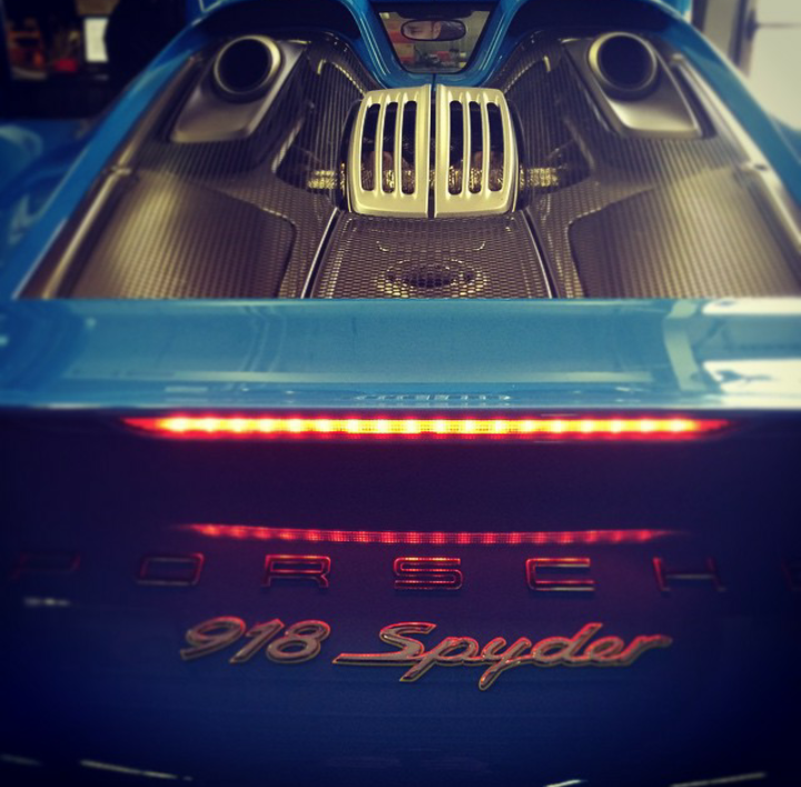 Porsche911UK's tweet photo. “@PorscheOmaha: 944ft lbs of torque has never looked so good. #918Spyder #Porsche918 http://t.co/R9UsSbKrn7” #nosubstitute #riverablue