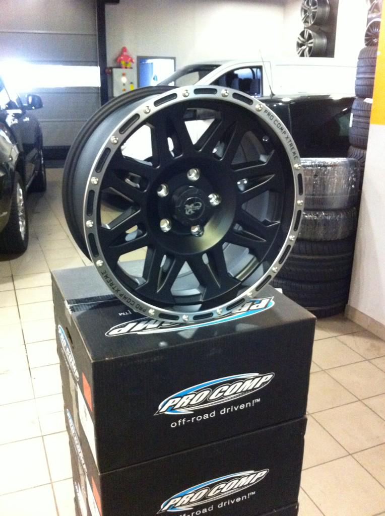 AllmaxLyon's tweet photo. Excellent weekend à tous #lyon #weekend #dreamcars #vaise #premium http://t.co/mQyyy6ZiP4