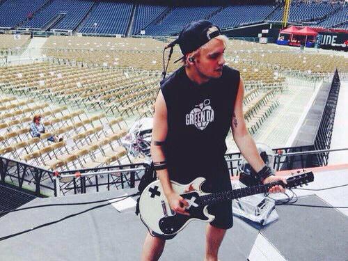 5sosomniac's tweet image. #LoopOff5SOS hi