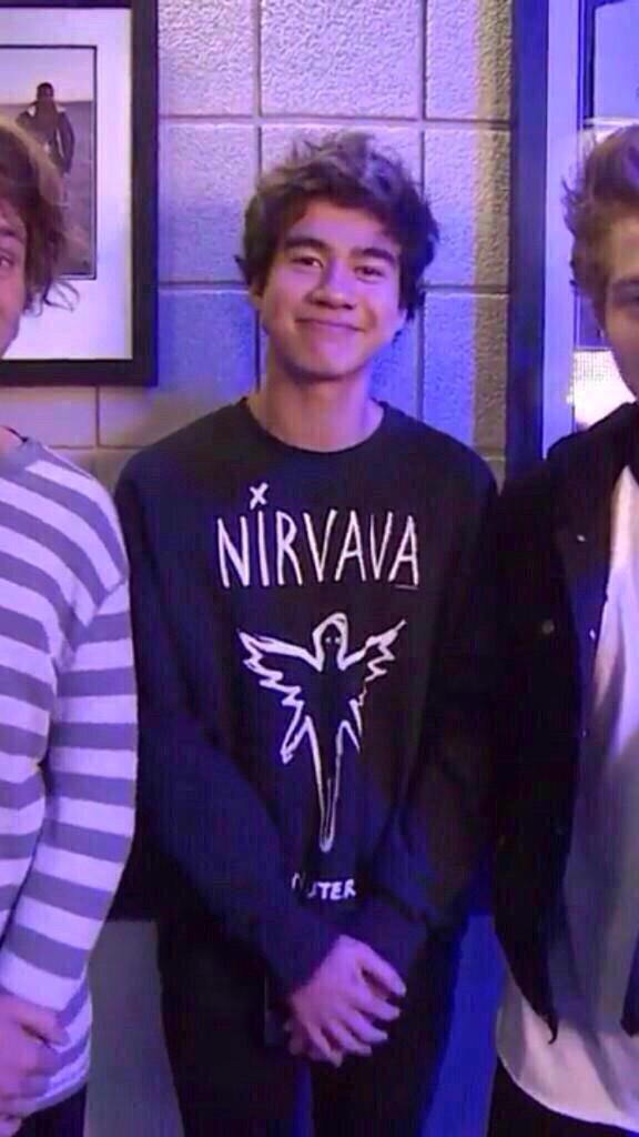 5sosomniac's tweet image. #LoopOff5SOS 💜