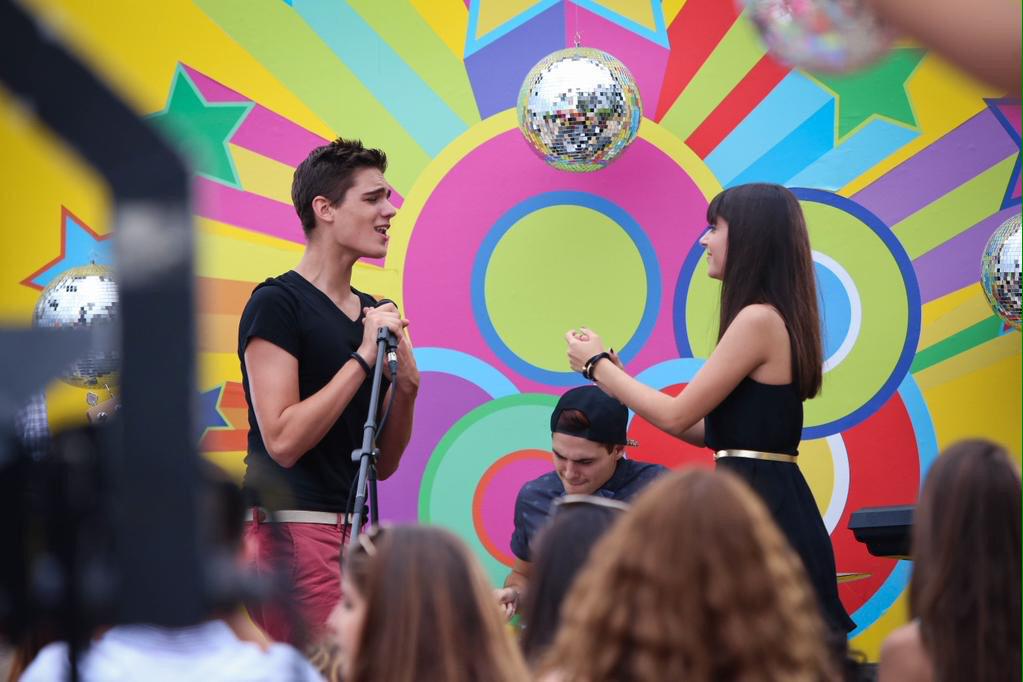 DanielMillerrr's tweet image. Me singing to the love of my life and to my beautiful wife the song called it's always you @AwesomemiaMia