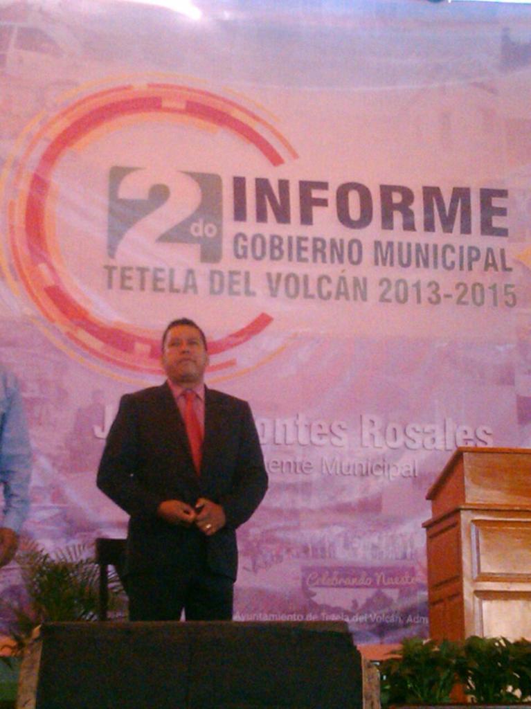 IDEFOMM's tweet photo. En el Informe de Gobierno Municipal del Ayuntamiento de Tetela del Volcán, con el Alcalde C. Javier Montes Rosales http://t.co/IOcy0PqmiW