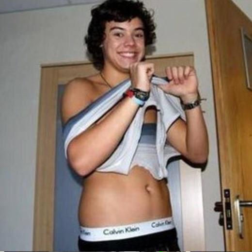 #MyCalvins 😂 <a href="/Harry_Styles/">Harry Styles.</a> 😘